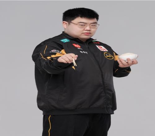 力求客观可